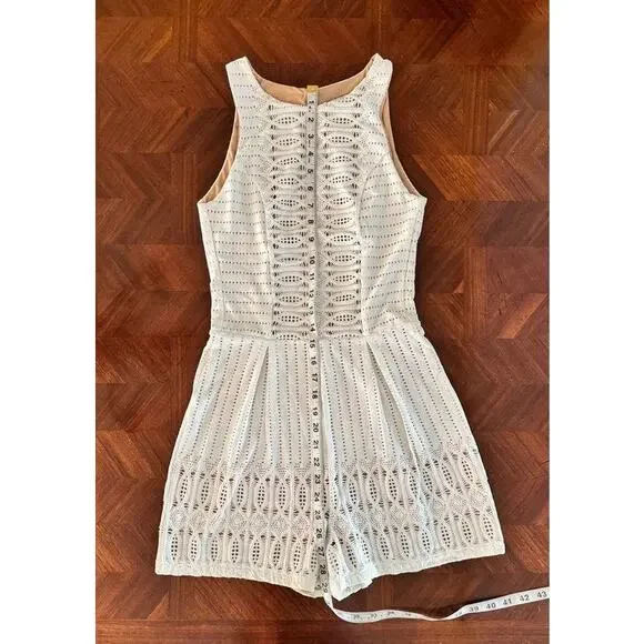 Elegant and rare Nightcap by Carisa Rene skort dress in white crochet lace - Picture 10 of 16